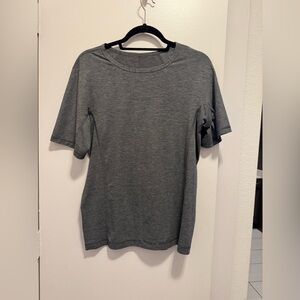 Lululemon Men’s Small Grey Fitness T- Shirt